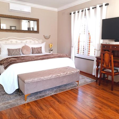 Meerendal Cottage-Affordable Luxury-Private Garden With Pool & Hot Tub Città del Capo Esterno foto