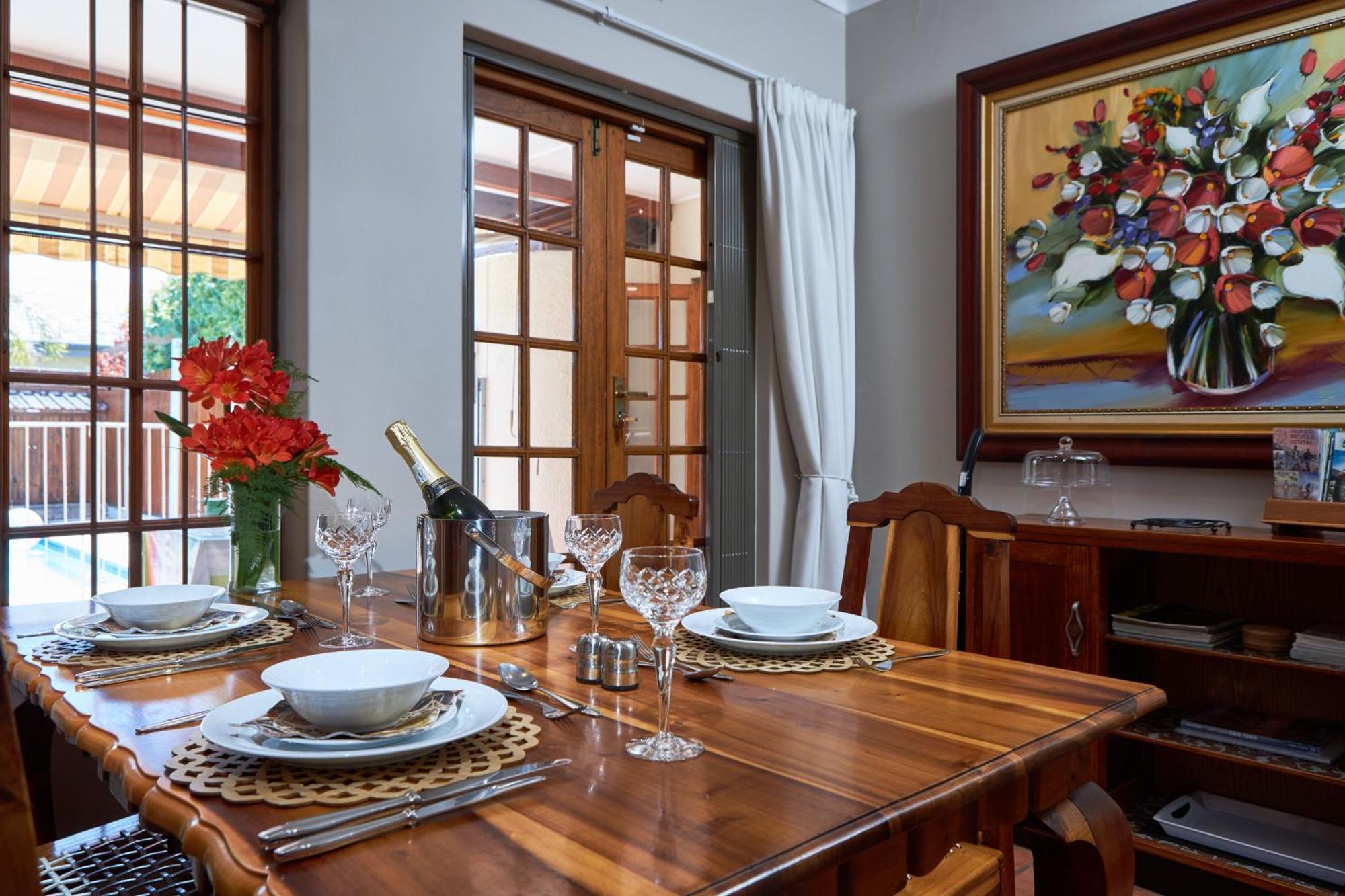 Meerendal Cottage-Affordable Luxury-Private Garden With Pool & Hot Tub Città del Capo Esterno foto