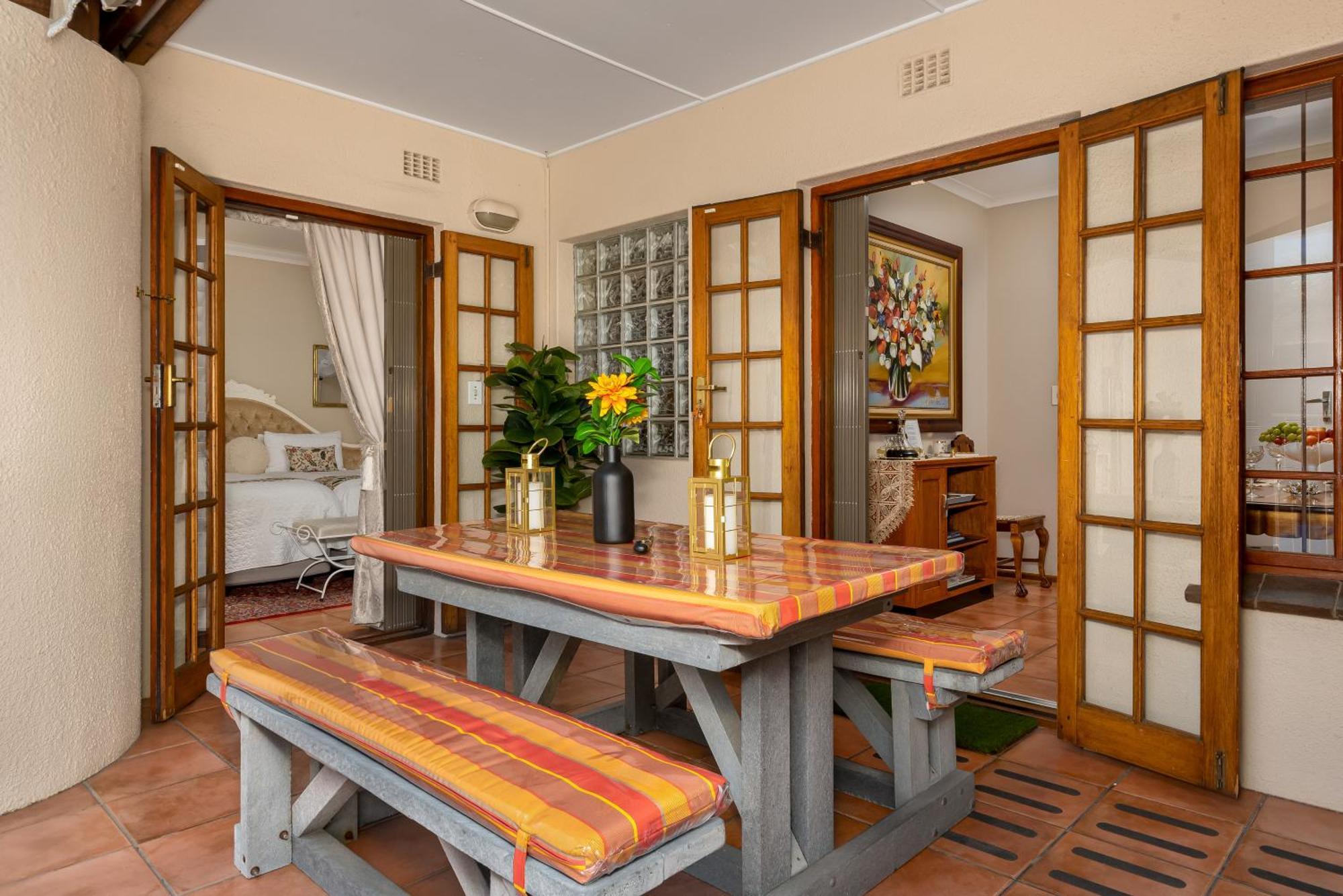 Meerendal Cottage-Affordable Luxury-Private Garden With Pool & Hot Tub Città del Capo Esterno foto
