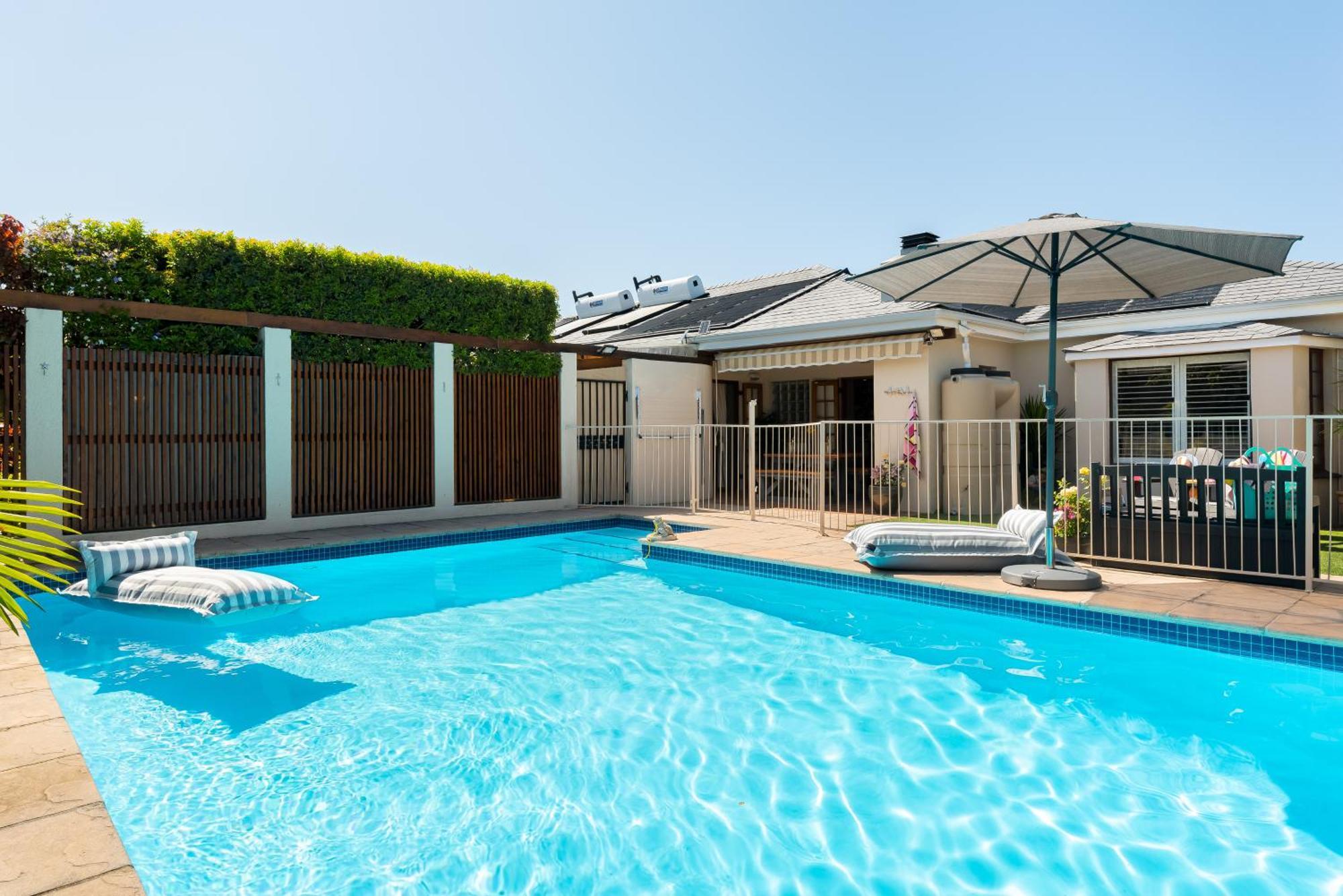 Meerendal Cottage-Affordable Luxury-Private Garden With Pool & Hot Tub Città del Capo Esterno foto