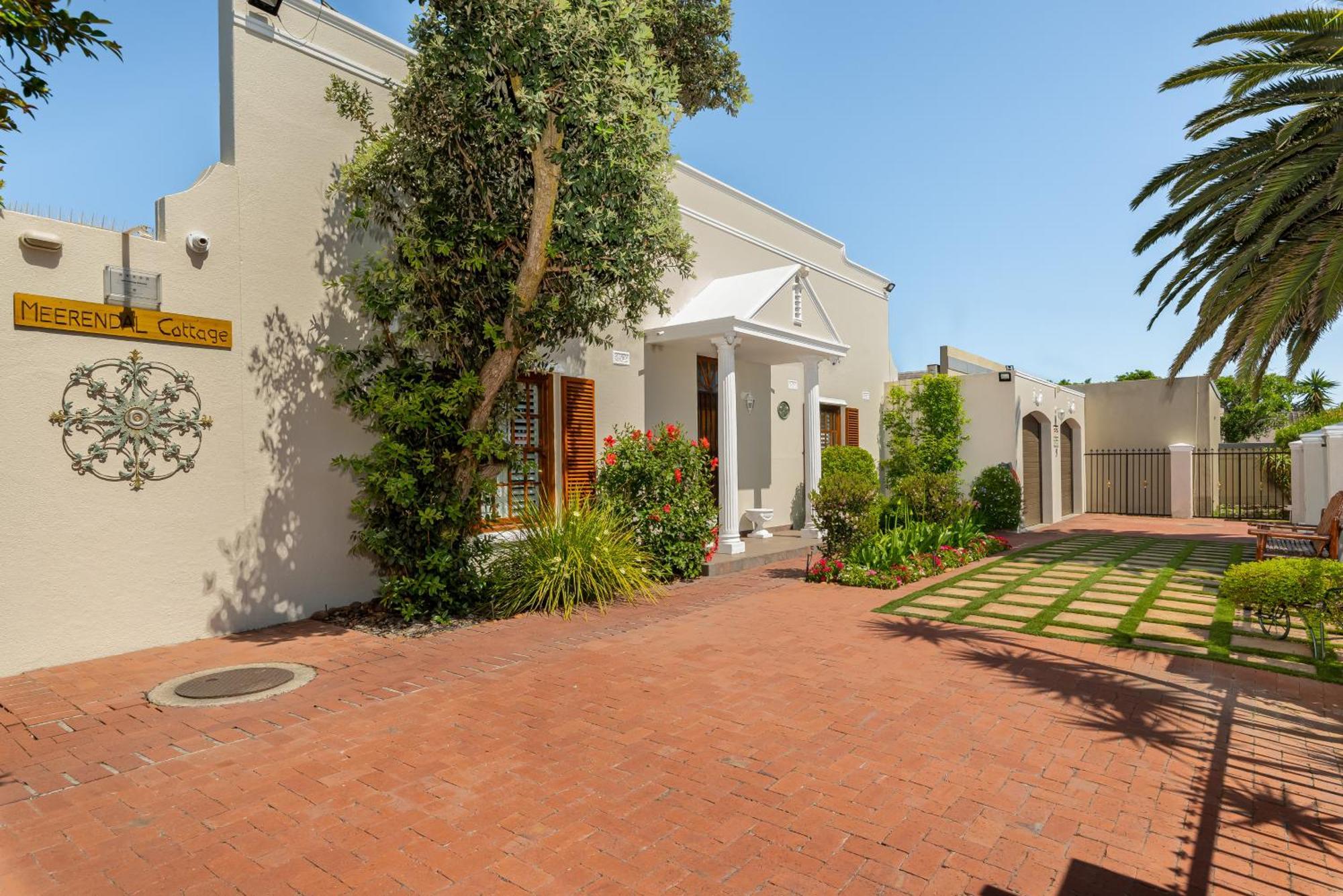 Meerendal Cottage-Affordable Luxury-Private Garden With Pool & Hot Tub Città del Capo Esterno foto