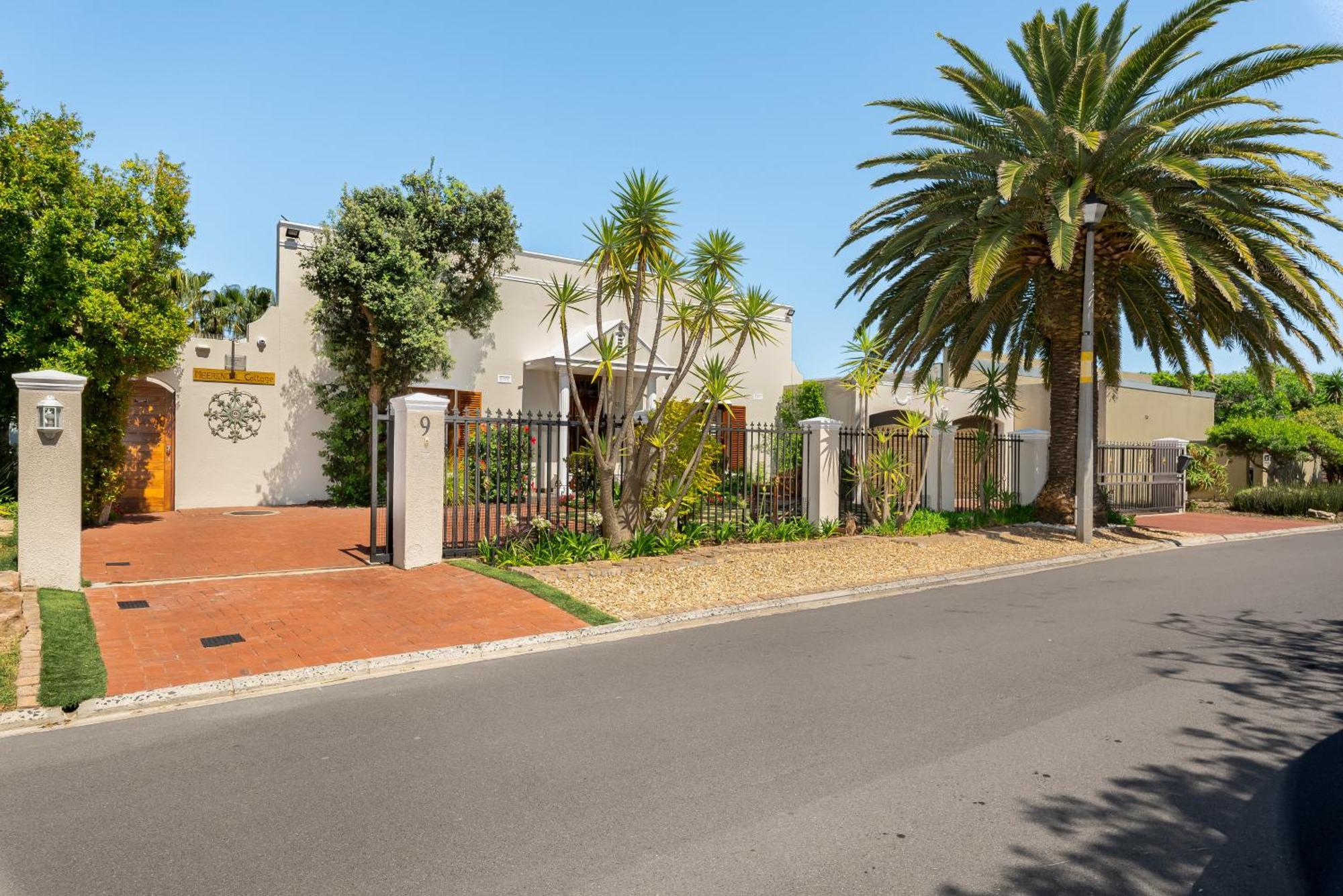 Meerendal Cottage-Affordable Luxury-Private Garden With Pool & Hot Tub Città del Capo Esterno foto
