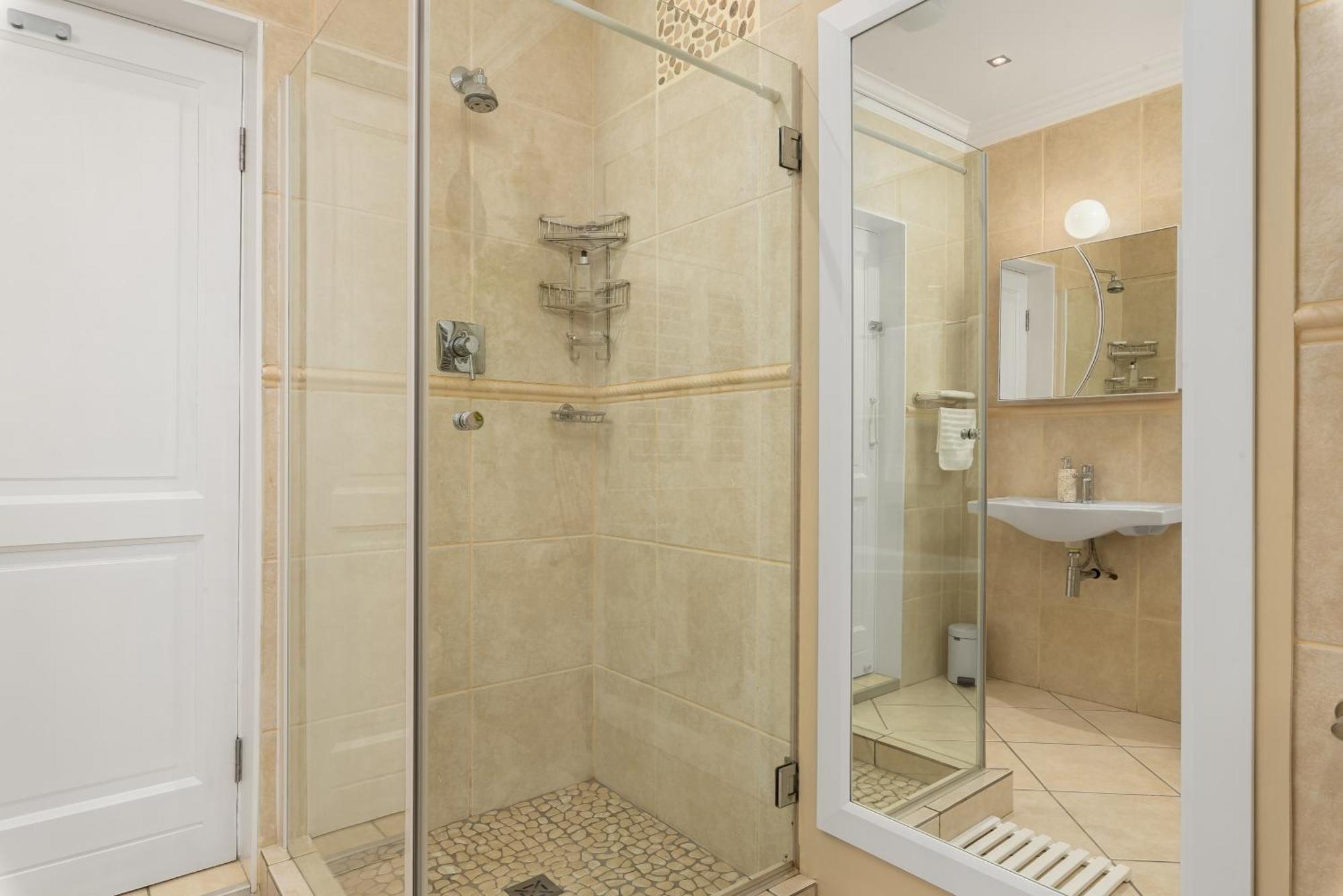 Meerendal Cottage-Affordable Luxury-Private Garden With Pool & Hot Tub Città del Capo Esterno foto