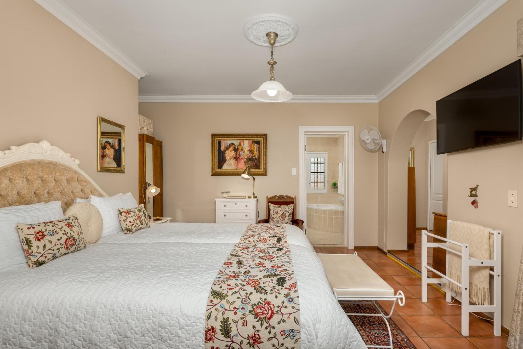 Meerendal Cottage-Affordable Luxury-Private Garden With Pool & Hot Tub Città del Capo Esterno foto