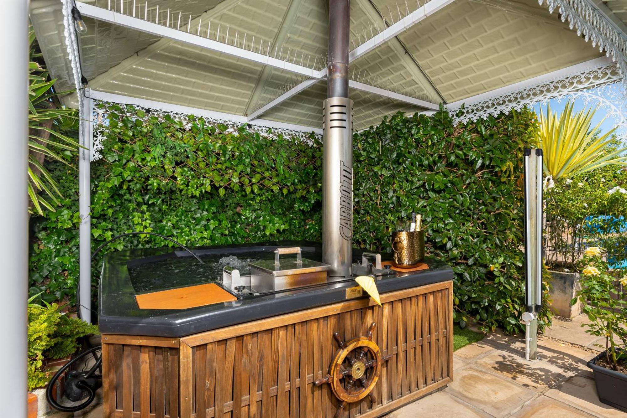 Meerendal Cottage-Affordable Luxury-Private Garden With Pool & Hot Tub Città del Capo Esterno foto