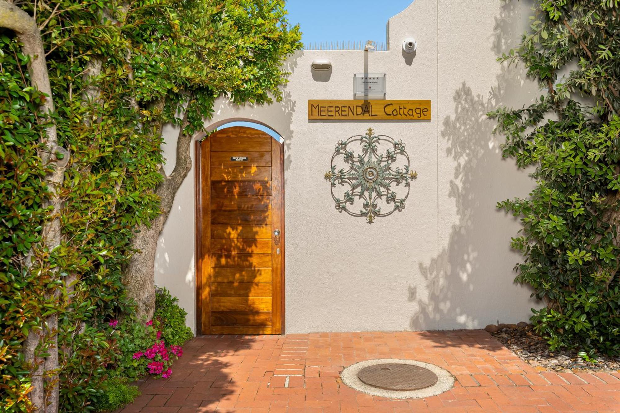 Meerendal Cottage-Affordable Luxury-Private Garden With Pool & Hot Tub Città del Capo Esterno foto