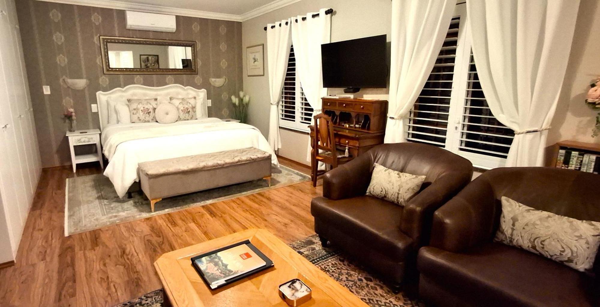Meerendal Cottage-Affordable Luxury-Private Garden With Pool & Hot Tub Città del Capo Esterno foto